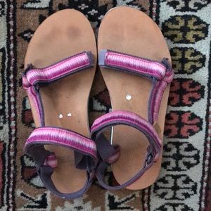 Women’s pink leather Tevas